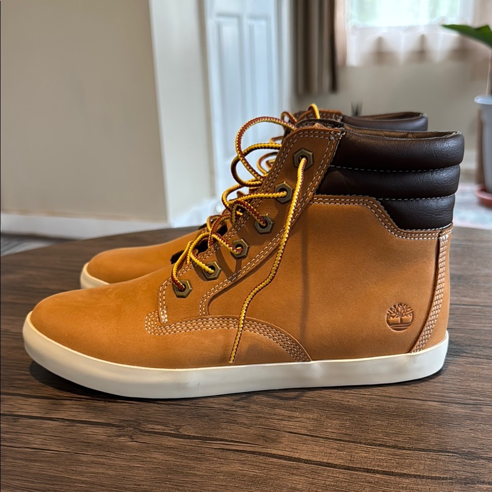 Women’s tan leather Timberland Boots